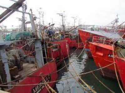Tres barcos lograron salir pese a la continuidad del paro