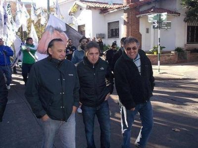 Lorenzino, la CGT y la CTA en una marcha por los fusilados de Su�rez