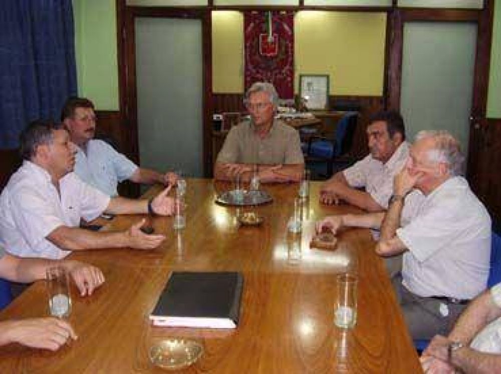 Benedetti contin�a con su gira por el departamento San Justo