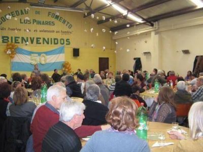 La Sociedad de Fomento Los Pinares culmin� la semana de festejos por su 50� aniversario