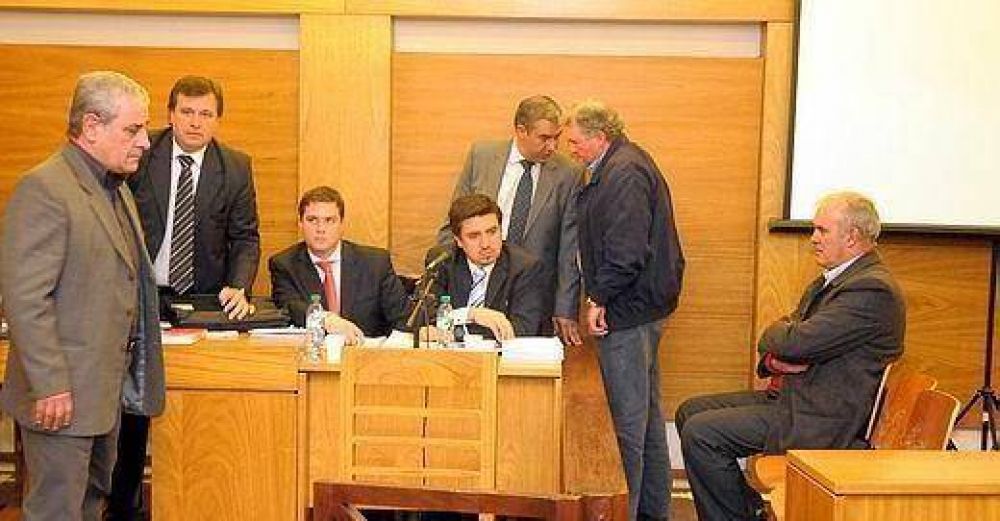 �vila V�zquez afirm� que los productores no pidieron autorizaci�n para fumigar