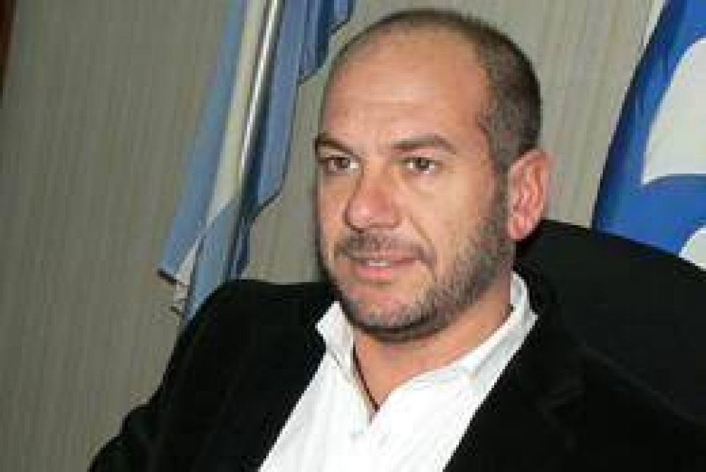 Mariano Retrivi: �Es mentira que pagamos en negro�