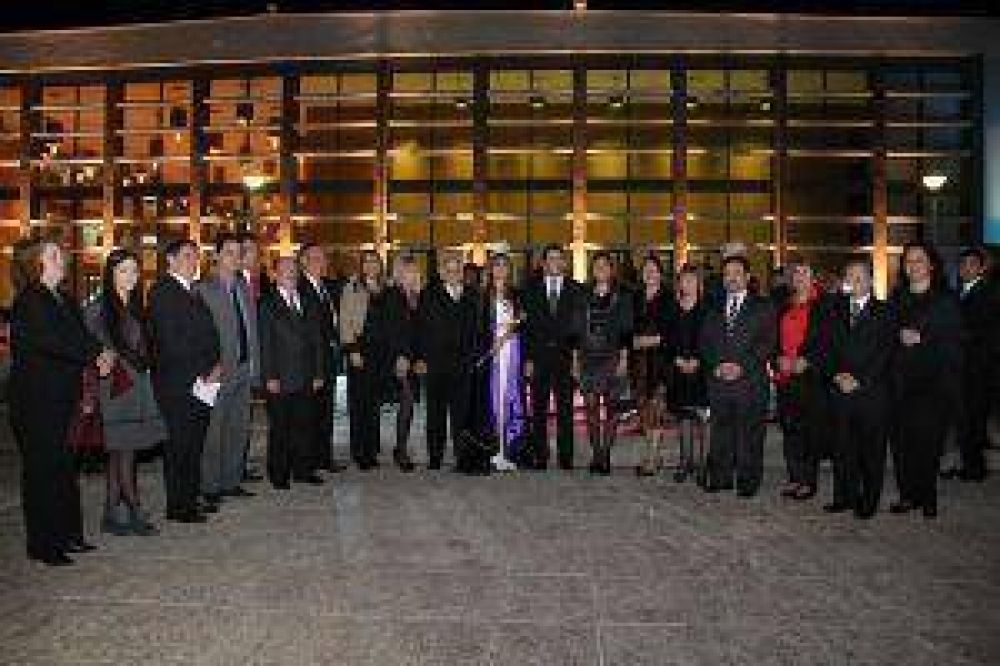 Cientos de sanjuaninos participaron de la Noche de Gala en el Auditorio