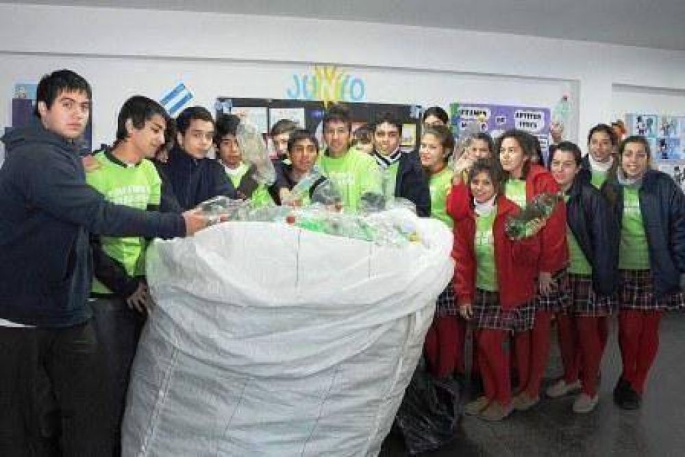 M�s de 1600 kilos de pl�stico PET en la primera semana del Tigre Recicla 