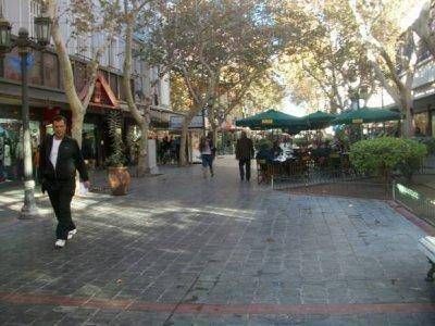 Pocos clientes en el comercio por el feriado