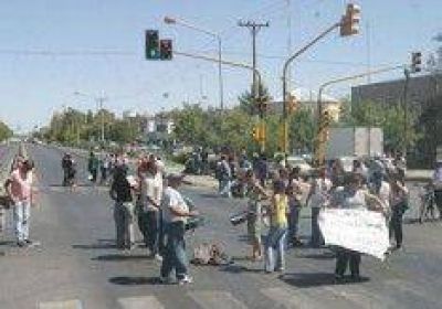 Estatales protestaron en la ruta.