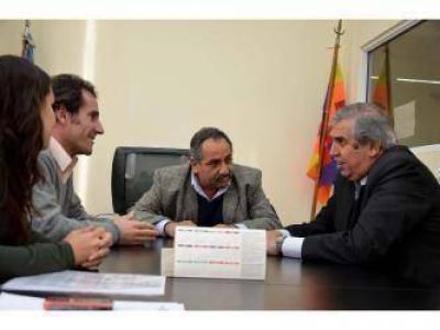 Lastra firm� acuerdo con el Instituto Nacional de Asuntos Ind�genas 