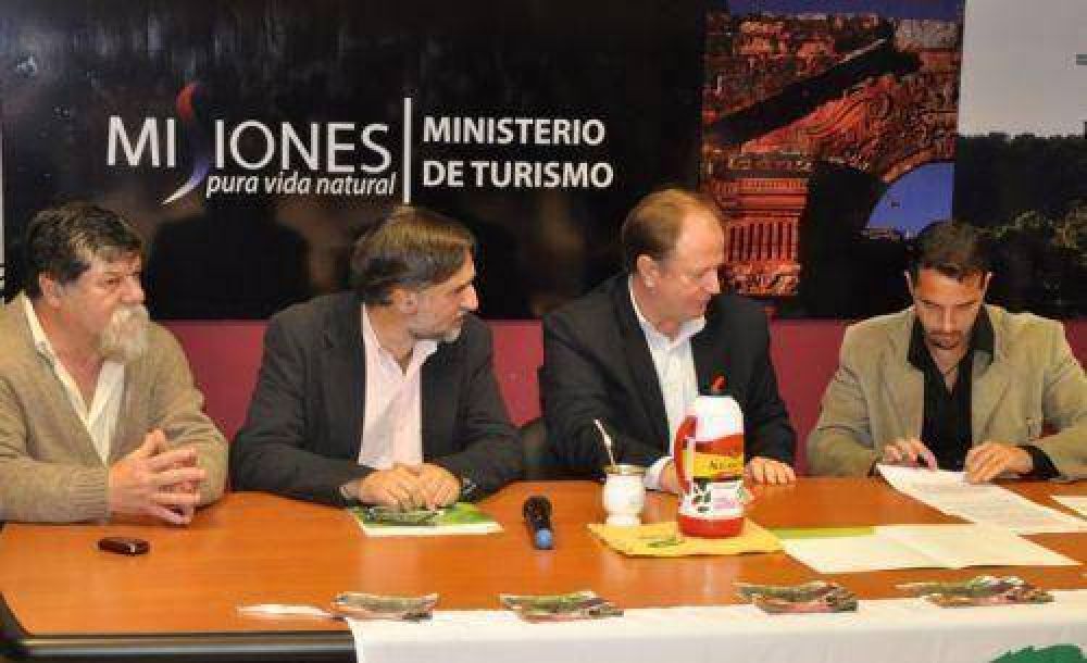 Turismo suscribi� convenios con Centro Empleados de Comercio y Ruta de la Yerba Mate