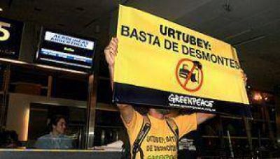 Greenpeace protest� contra Urtubey y los desmontes en Aeroparque