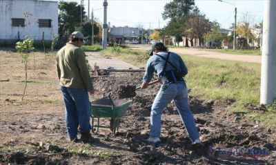 Construyen veredas en el play�n deportivo del barrio Independencia