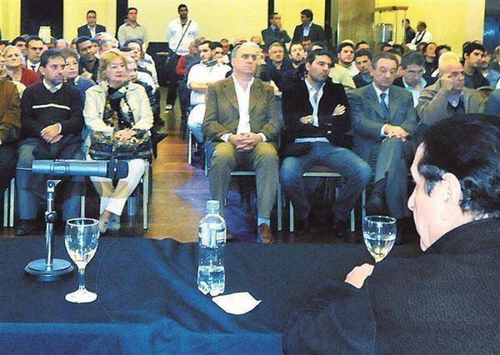 Advierten sobre �parate de obras� en la Regi�n  