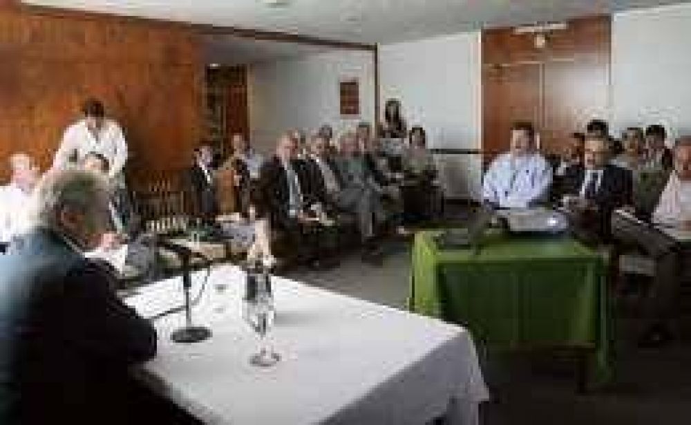 Los industriales se comprometieron a exportar 300.000 toneladas de az�car antes de julio