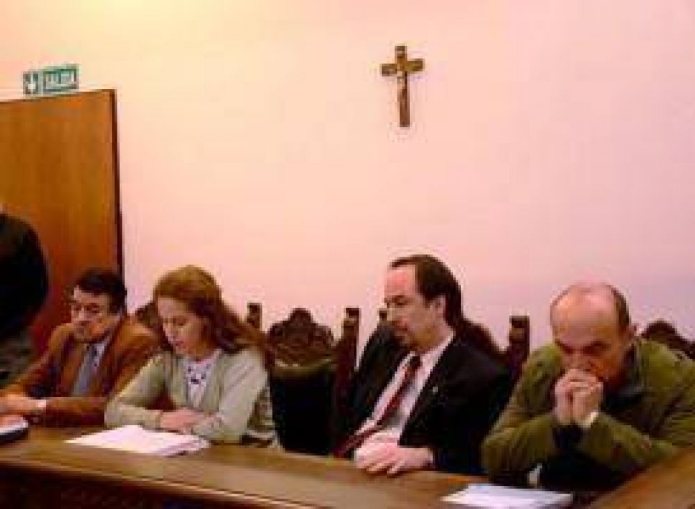 Serio llamado de atenci�n al gobierno por la U11