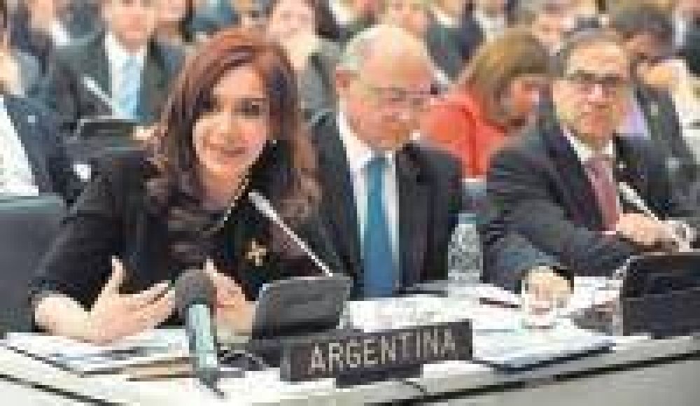 Cristina reclam� di�logo a Londres y rechaz� el refer�ndum kelper