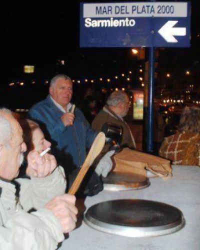 Marplatenses realizaron otro cacerolazo frente al Hotel Hermitage