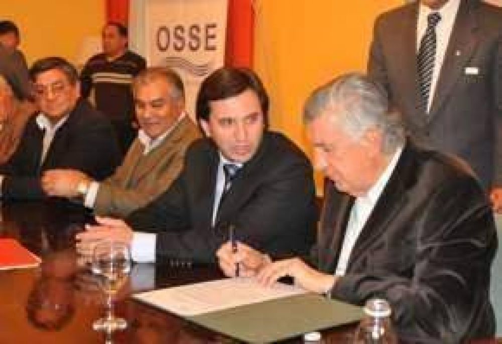 OSSE firm� convenios con seis Municipios