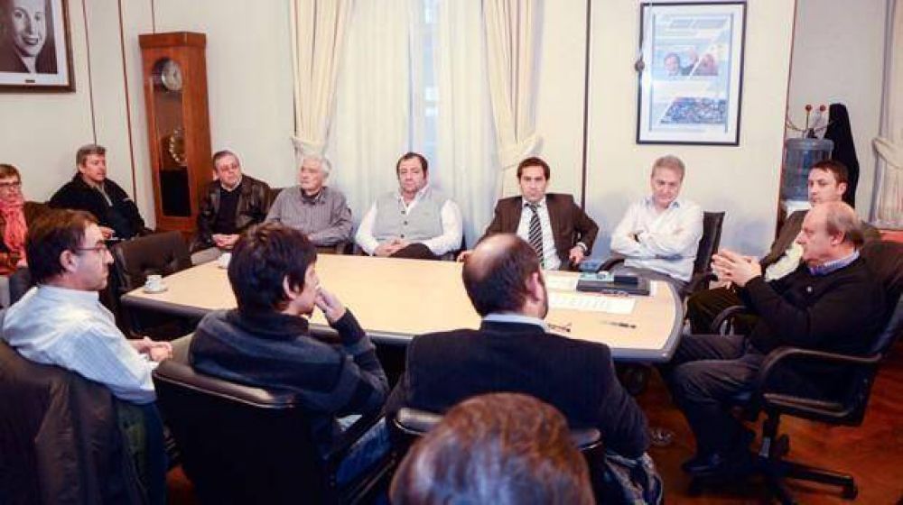 Di Pierro quiere ver a petroleras y bancos actuando con �responsabilidad social�
