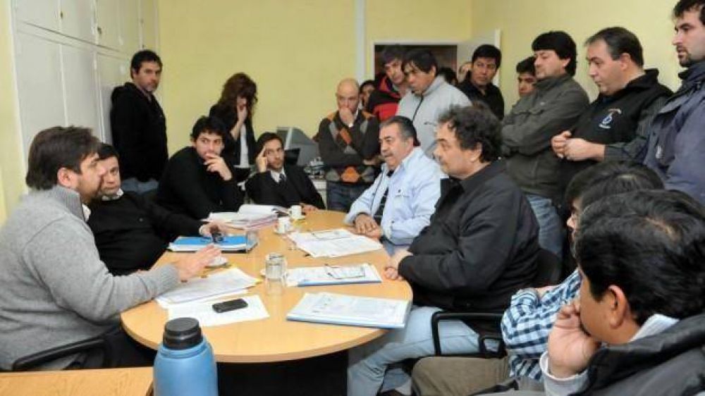 Se concret� audiencia de conciliaci�n entre el sindicato de luz y fuerza, empresas y el estado provincial