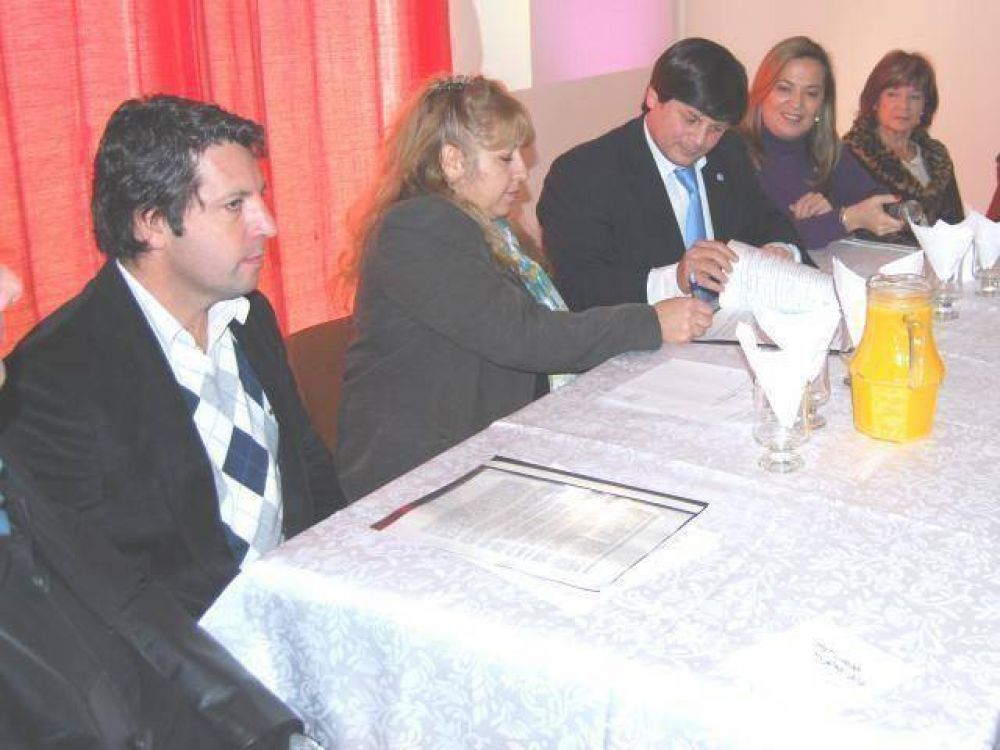  BERAZATEGUI: Mujeres empresarias unidas en Guti�rrez