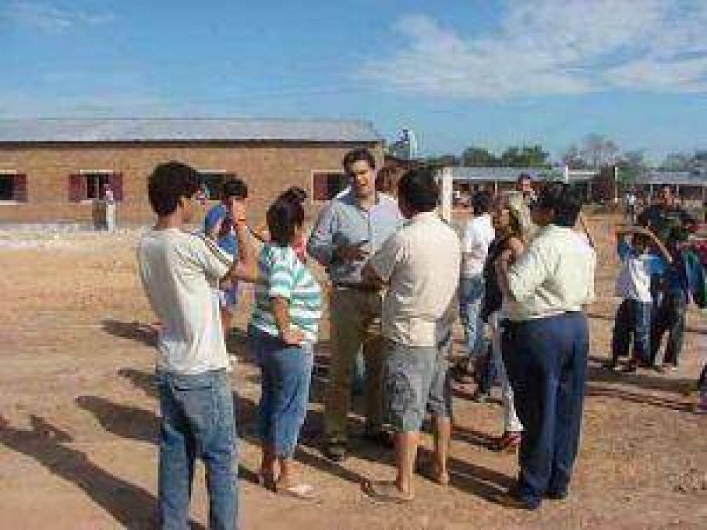 Empiezan las clases con dos actos: uno en Resistencia y otro en El Impenetrable 