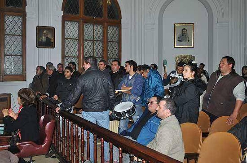 Rechazan suba del boleto y se endurece el paro