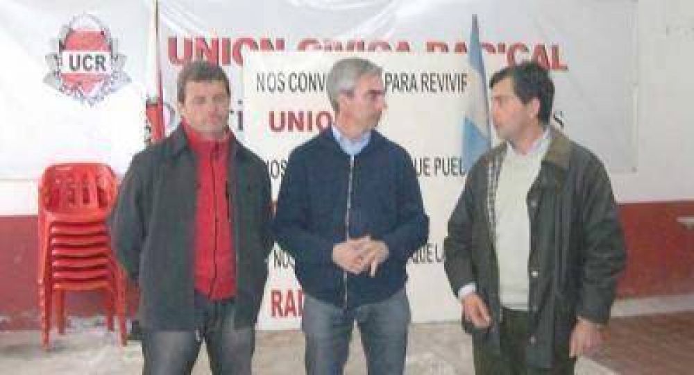 Meoni y Ricardo Alfons�n recorren distritos de la regi�n por las elecciones de la UCR