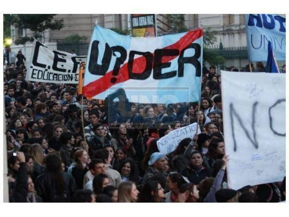 Aprobaron la �ciudadan�a plena� para los docentes de la Uader