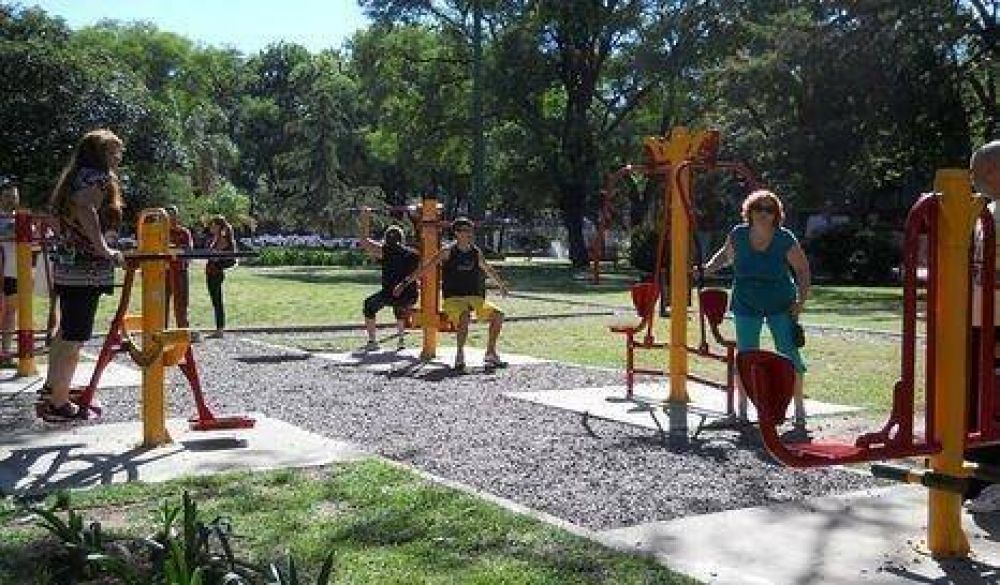 Instalar�n gimnasios en plazas y parques