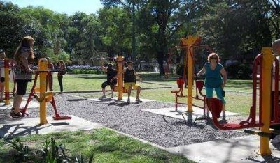 Instalar�n gimnasios en plazas y parques