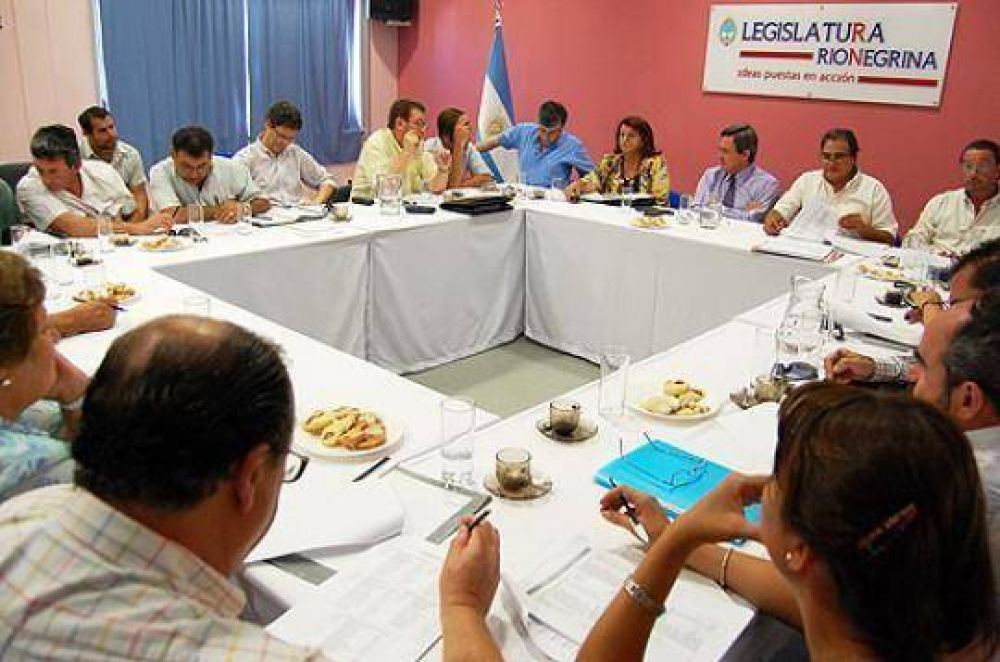 R�o Negro: Piccinini dar� su informe en el recinto legislativo el viernes a las 18. 