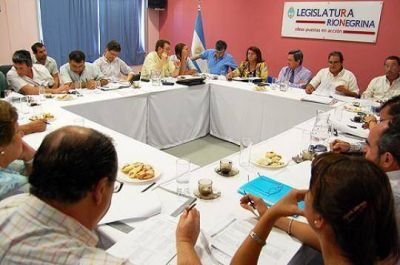 R�o Negro: Piccinini dar� su informe en el recinto legislativo el viernes a las 18. 