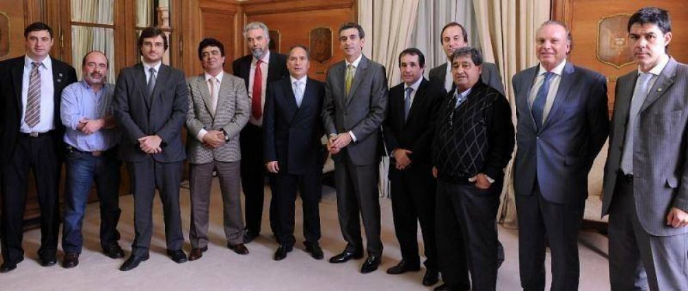 Randazzo se mostr� con intendentes en su nuevo rol en Transporte
