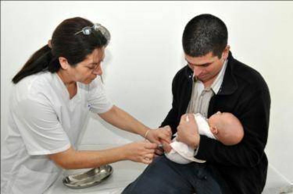 Convocan a los hombres a vacunarse contra la gripe y llevar a sus hijos en el D�a del Padre