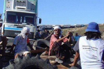 Docentes flexibilizan el corte para calmar �nimos en la ruta. 