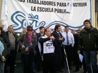 La conducci�n del SUTE pidi� otro aumento de sueldo presionada por la oposici�n interna y externa del gremio