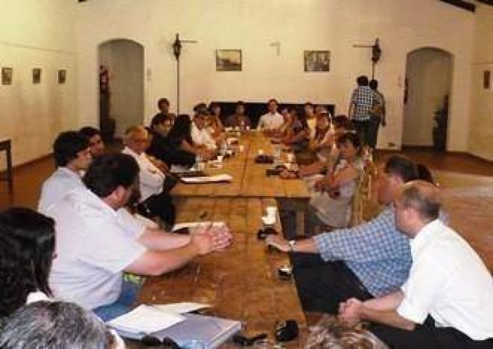 Reuni�n de gabinete en Amespil y Canuglio
