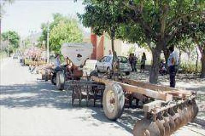Productores protestaron con un tractorazo en Olta