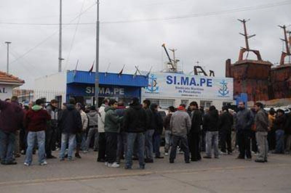 Contin�a el paro del Simape y vuelve a profundizarse el conflicto en el puerto