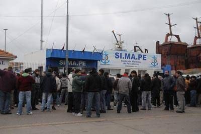 Contin�a el paro del Simape y vuelve a profundizarse el conflicto en el puerto