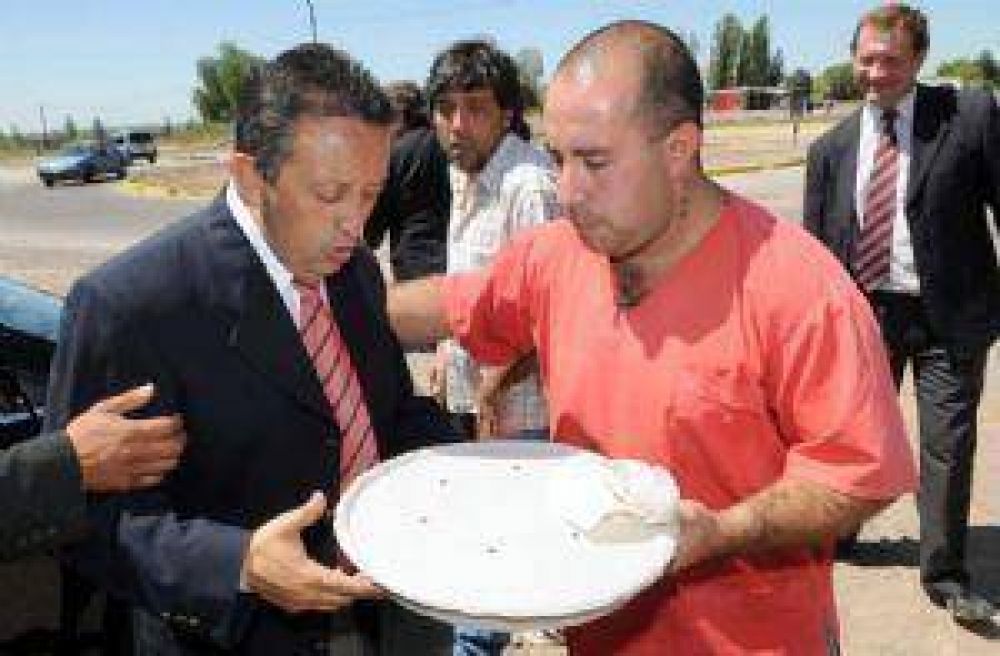 Jaque pide que lo acompa�en para enfrentar la crisis