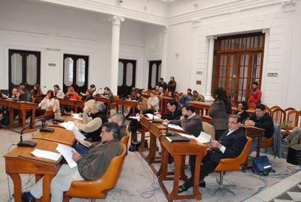 �Lo que hace Andreotti es igual a golpear cacerolas en Barrio Norte�