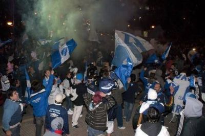 �Alva� ti�� Mar del Plata de azul y blanco