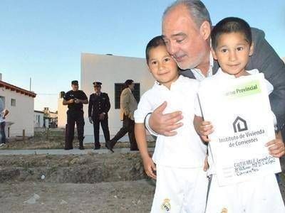 En Libres y San Roque, el Gobernador entrega parte de las 1.200 viviendas en construcci�n