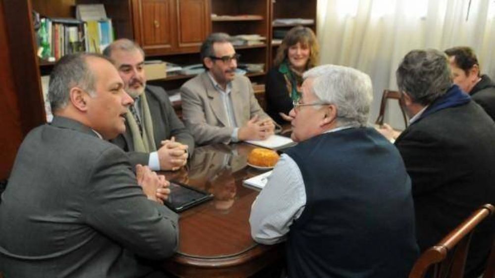 Buzzi: "Apuntamos a sumar mas posibilidades educativas para formar profesionales en nuestra provincia" 