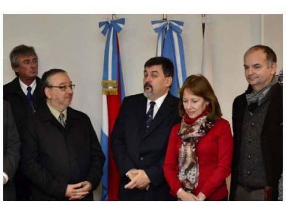 Se firm� el convenio para el Borde Costero