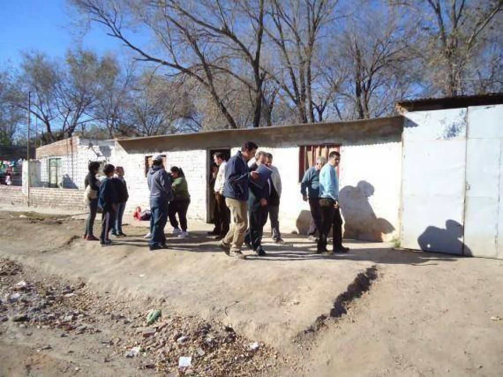 Villa Mercedes: el ministro D�Onofrio recorri� las obras realizadas en el barrio G�emes