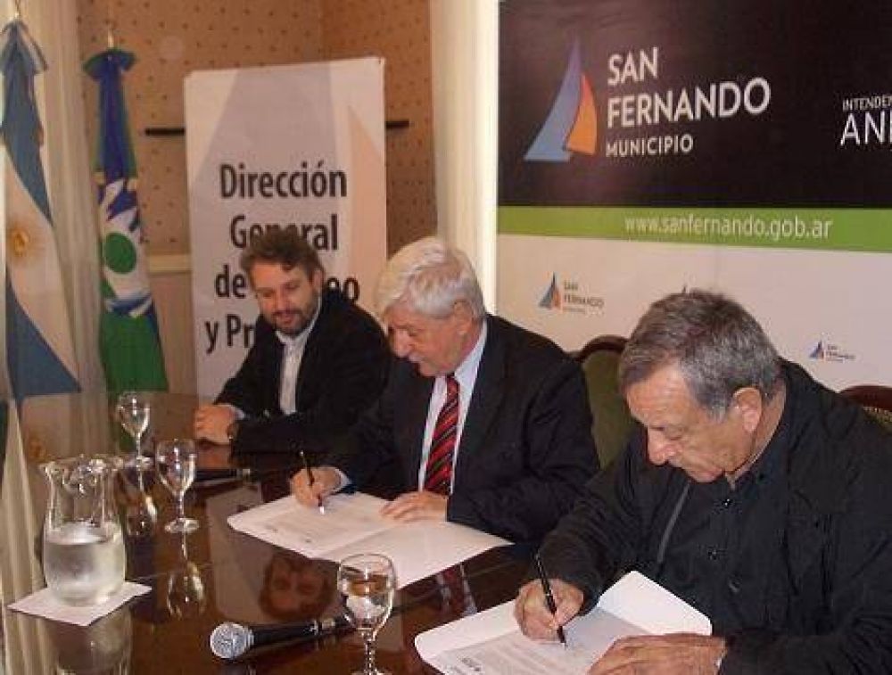 San Fernando firm� convenio con UOCRA para capacitaci�n laboral