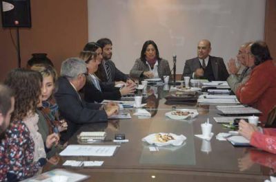 M�s de 18 municipios reunidos en Ituzaing� en pos de la producci�n