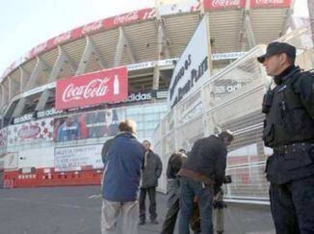 S�lo le clausuraron la tribuna donde va la barra y mataron al hincha