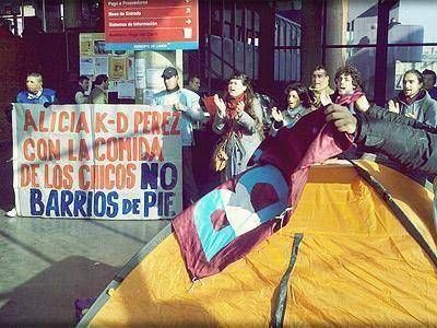 LAN�S: Barrios de Pie reclam� en la Municipalidad